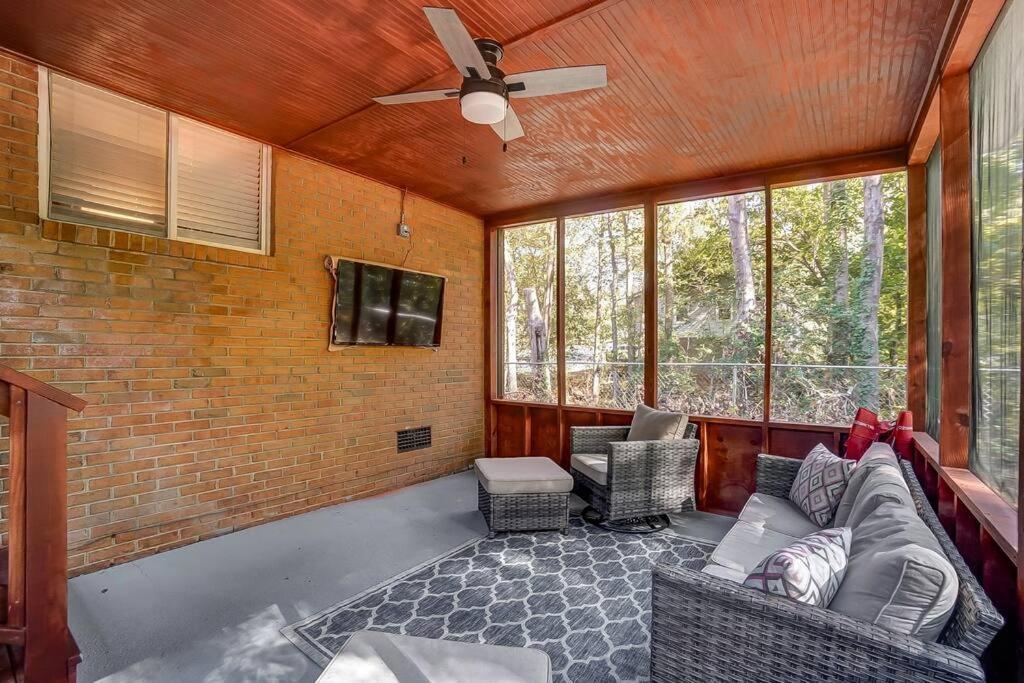 Charlotte Charm Haven With Outdoor Tv Villa Luaran gambar